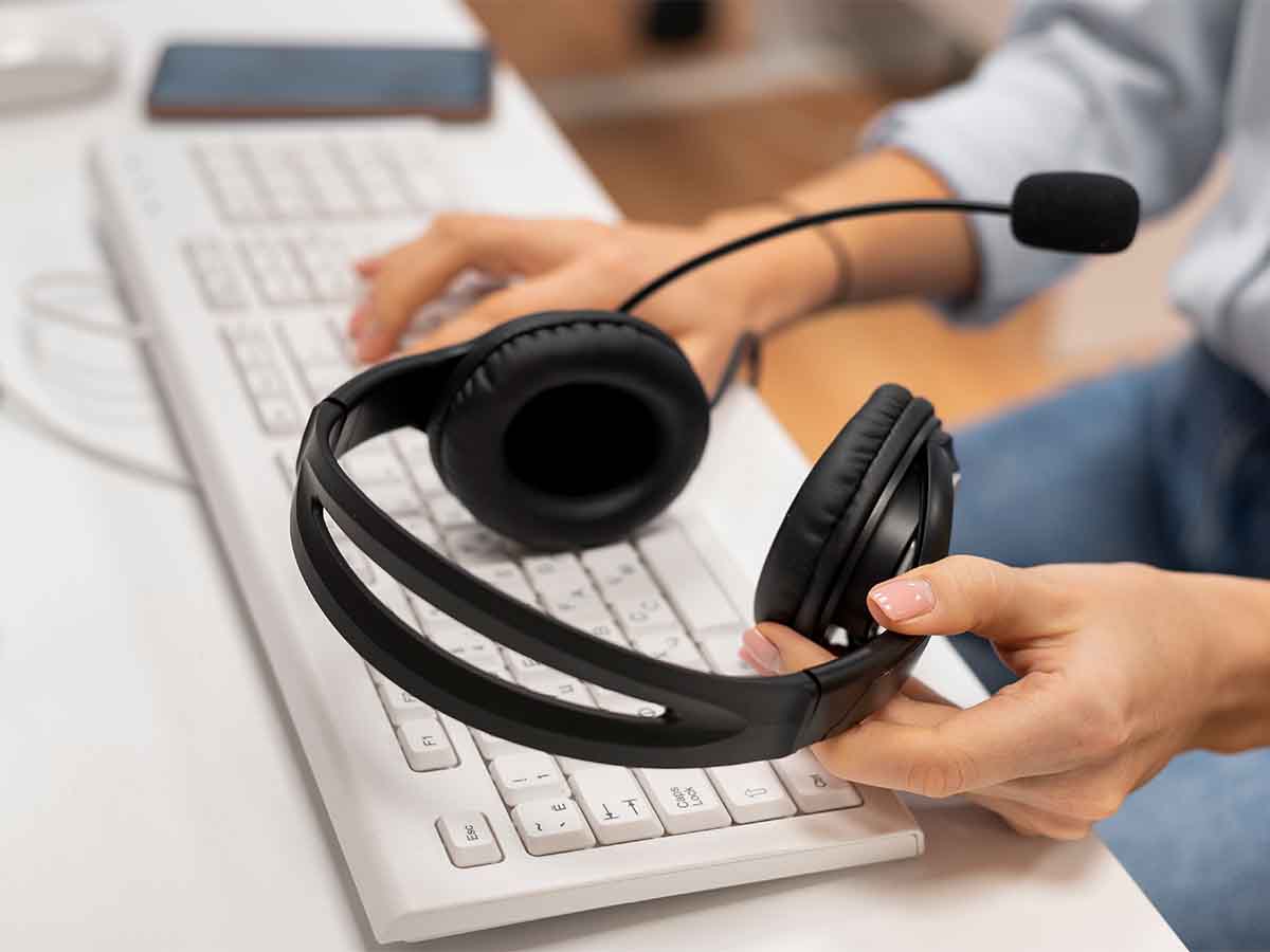 headphone and keyboard